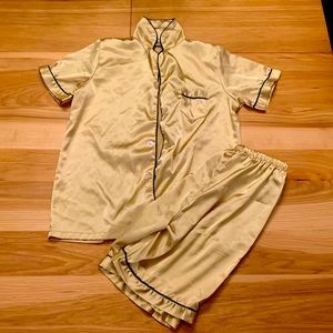 SMOKE FREE HOUSEHOLD. Gurls gold silk pj set.